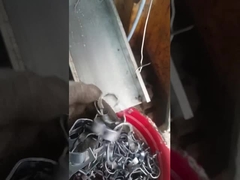 Il condotto galvanizzato metallo di un pezzo della cinghia del puntone di iso attacca la prova di corrosione