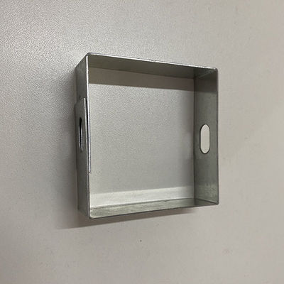 L'OEM ha galvanizzato la staffa di supporto di Tray Accessories Vertical Cable Tray del cavo